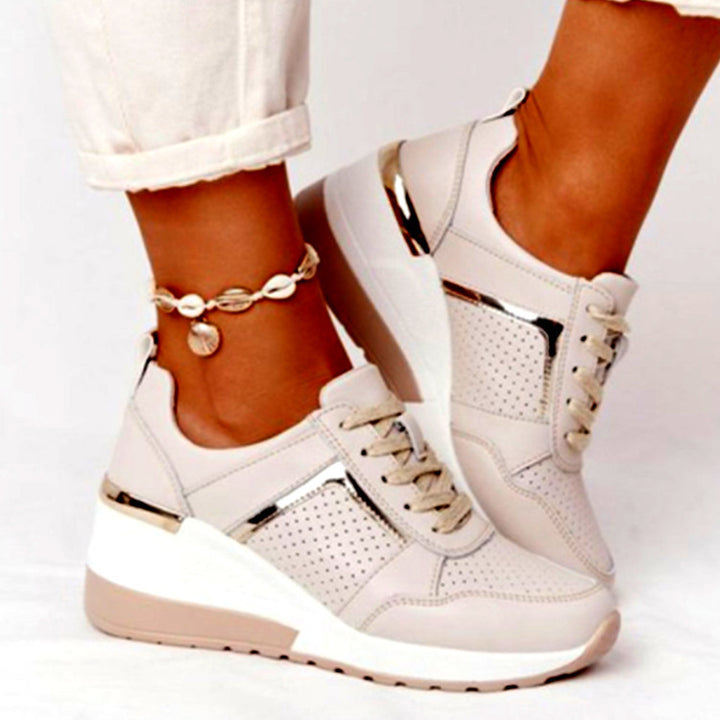 Damen Plateausneaker mit Keilsohle, Mesh- und Veloursmix, metallischen Zierdetails Drune