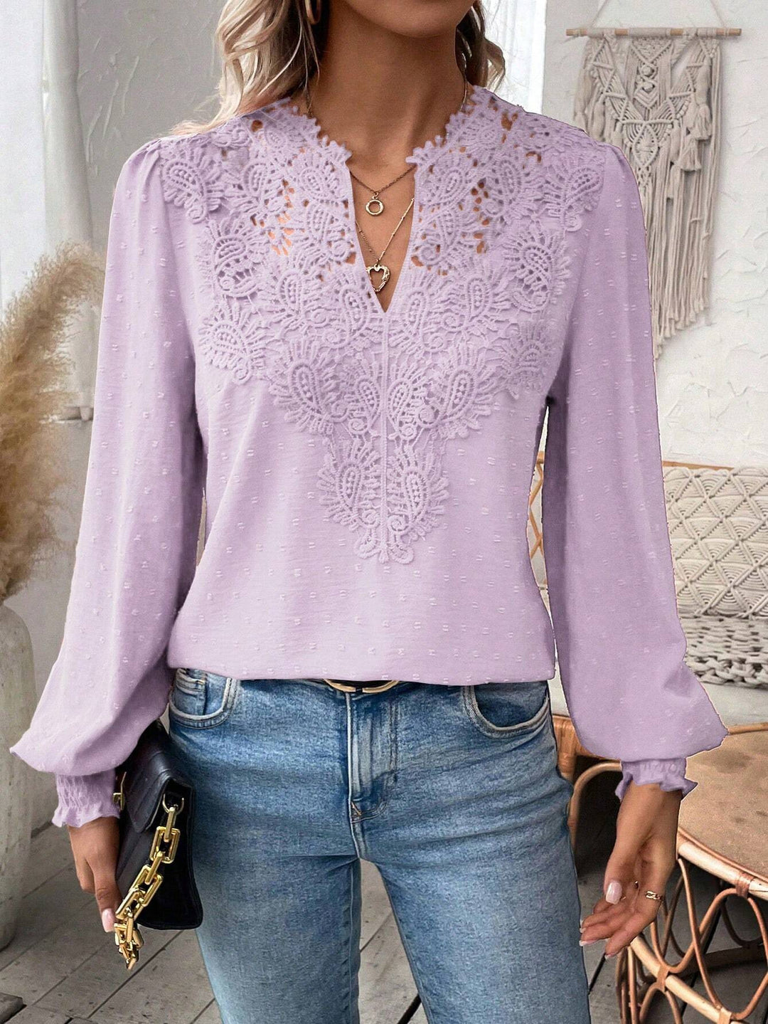 Damen Bluse mit Spitzen‑Plastron, V‑Ausschnitt und ballonartigen Ärmeln Drune