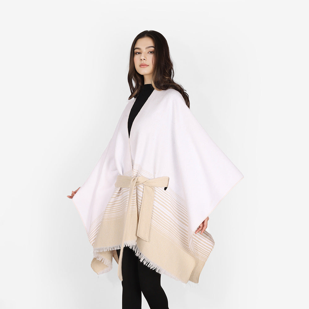 Damen Wickelponcho aus Feinstrick mit Bindegürtel und Fransensaum Drune