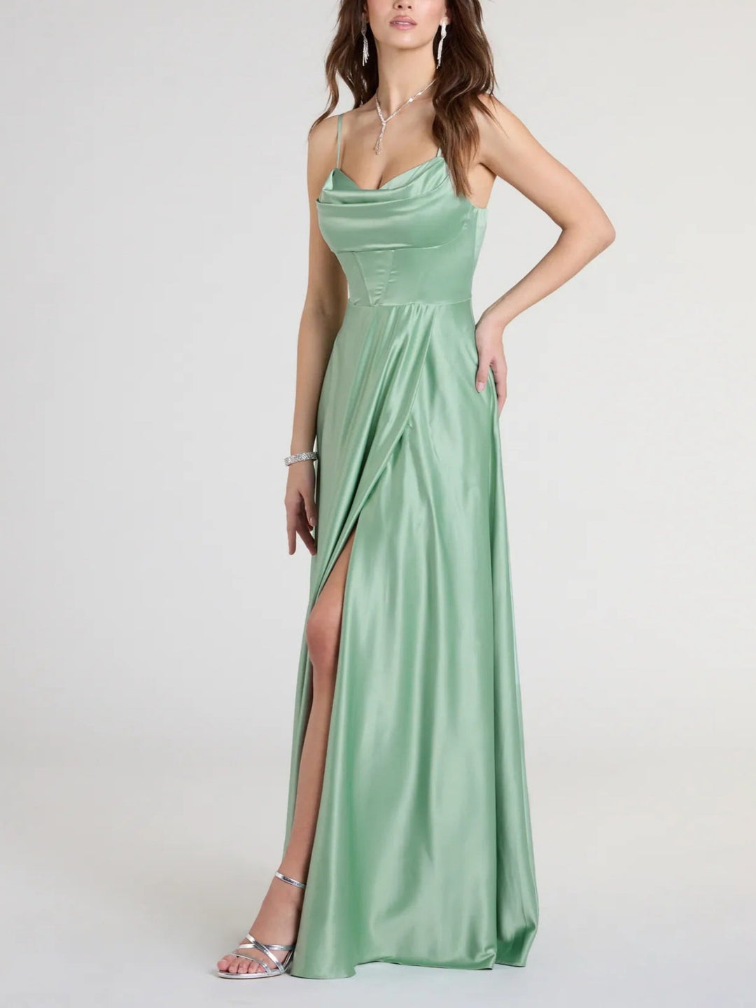 Damen Elegantes Abendkleid mit schimmerndem Satinfinish und tiefem Schlitz Drune