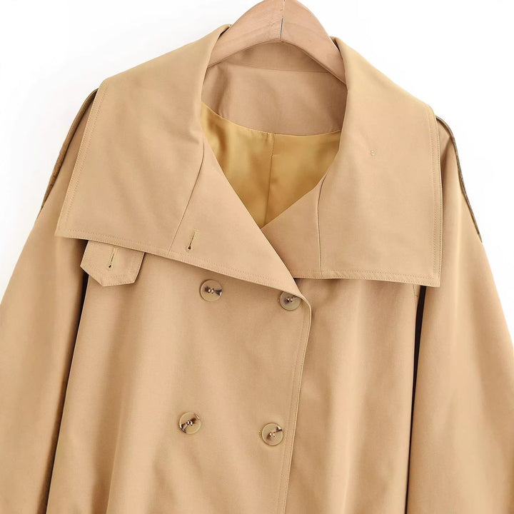 Damen Kurz-Trenchcoat mit doppelreihiger Knopfleiste, Cape‑Yoke und Taillengürtel Drune