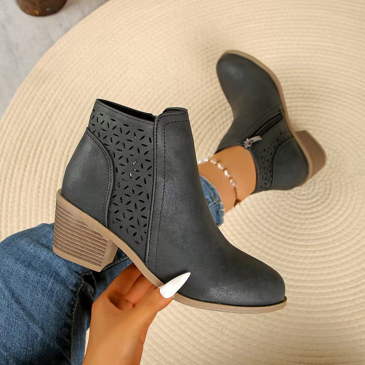 Damen Stiefeletten mit laserperforiertem Blattmuster, Wildlederoptik und mittlerem Blockabsatz Drune