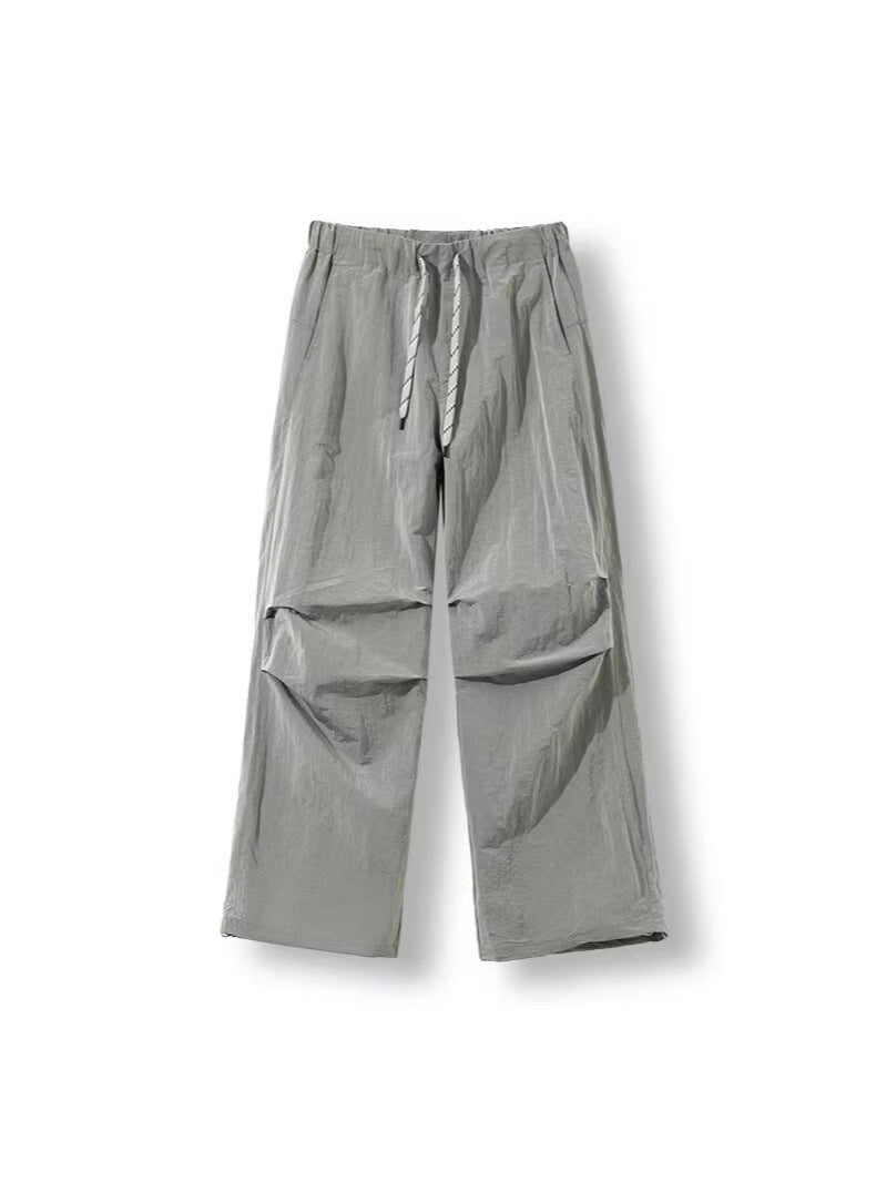 Herren Locker geschnittene Nylon-Trackpants mit Kordelzug, aufgesetzten Taschen und gerader Wide‑Leg-Passform Drune