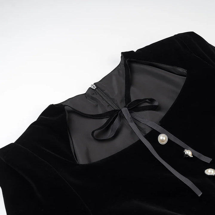Damen nan viktorianische Samtbluse mit Stufenvolant-Rockdetail und Zierknopfleiste Drune