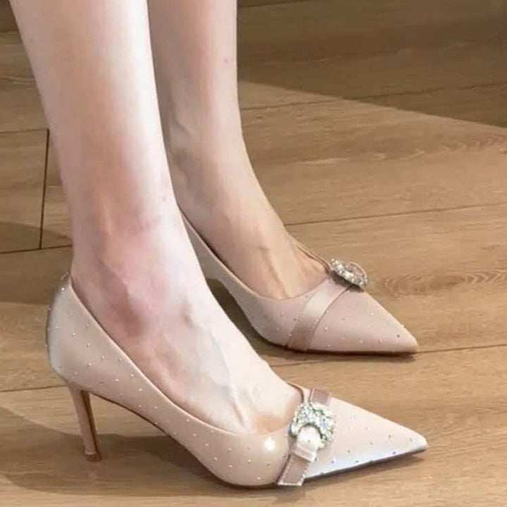 Damen Lack‑Pumps mit spitzer Zehenpartie, Strass‑Schnalle und mittelhohem Stiletto Drune