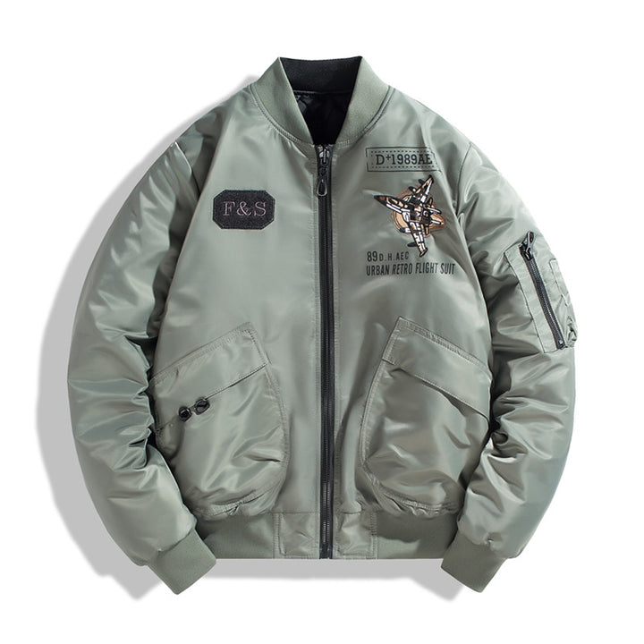 Männliche -isolierte Piloten-Bomberjacke mit gesticktem Flugzeugapplikation und verstärkten Utility-Taschen Drune