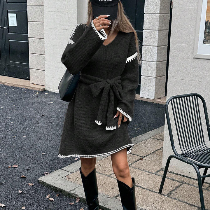 Damen Strickkleid mit Gürtel und V-Ausschnitt Drune