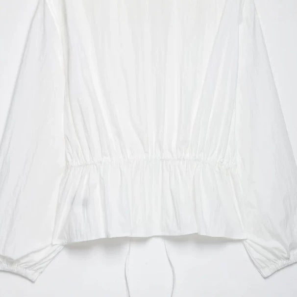 Damen Romantische Baumwoll‑Rüschenbluse mit Highneck, Kordelzugtaillierung und Volant‑Saum Drune
