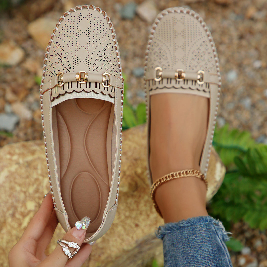Damen  perforierte Mokassin-Loafer mit gepolstertem Komfortfußbett und dekorativem Metalldetail Drune