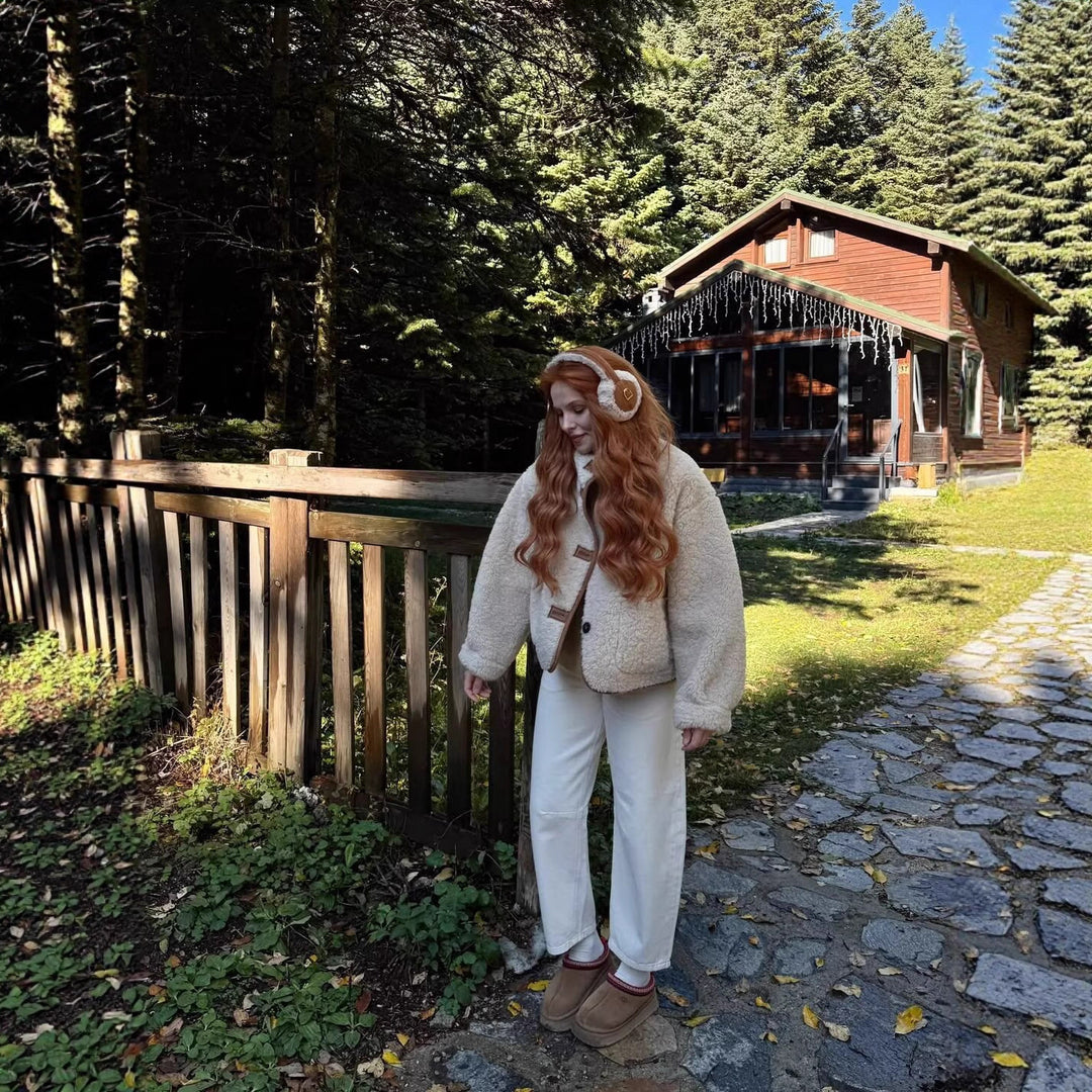 Damen Kurzjacke im Lammfell‑Look mit hohem Stehkragen und aufgesetzten Taschen Drune