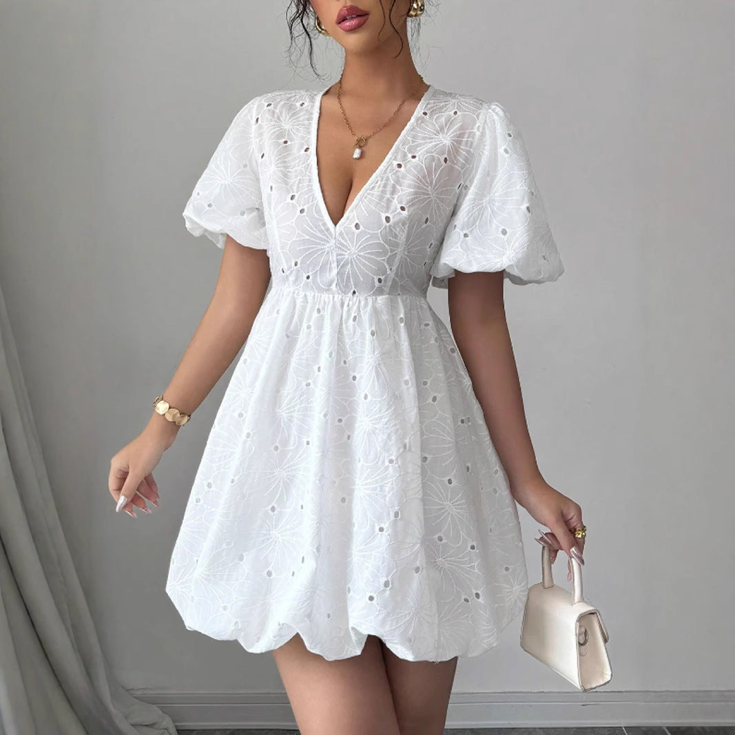 Damen Minikleid mit floralem Lochstickdesign und vorteilhaftem V-Ausschnitt Drune