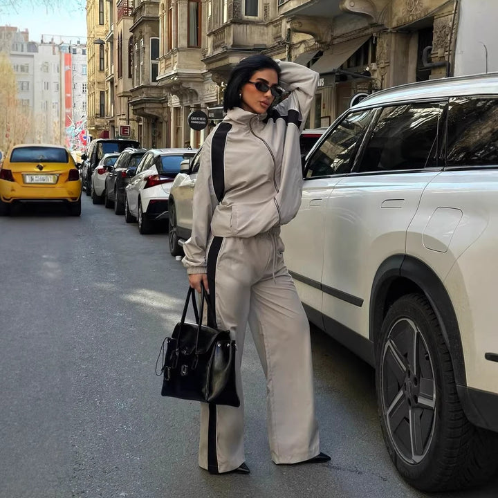 Damen sportlicher Freizeitanzug mit stylischem Reißverschluss und weitem Schnitt