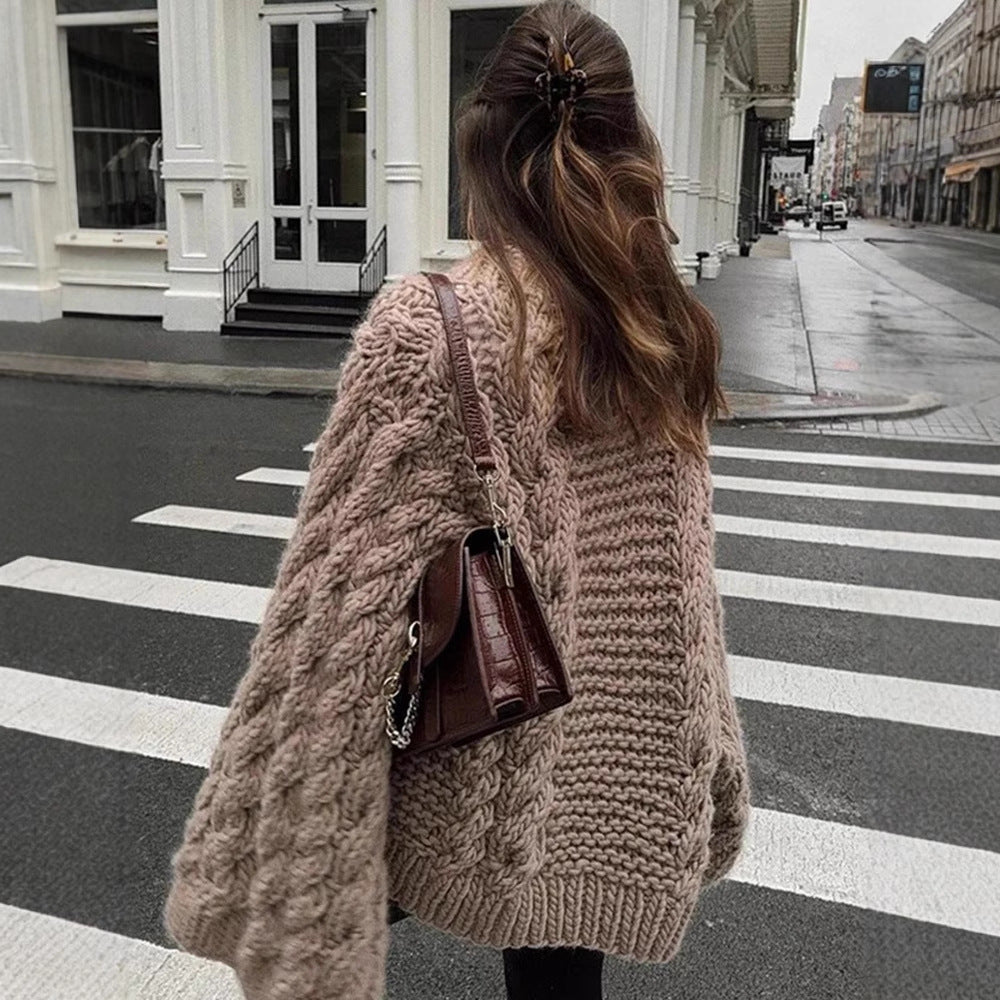 Damen Grobstrickpullover mit oversized Schnitt und kunstvollem Zopfmuster Drune