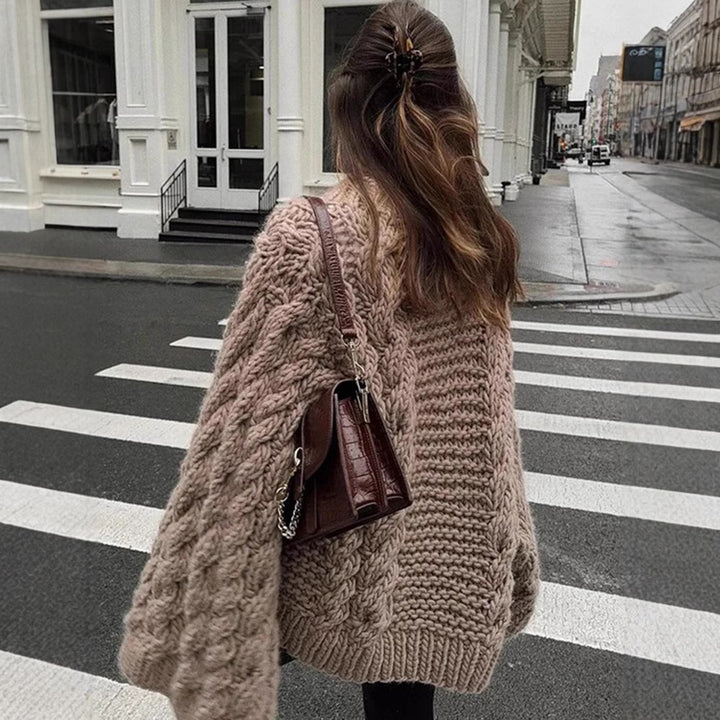 Damen Grobstrickpullover mit oversized Schnitt und kunstvollem Zopfmuster Drune