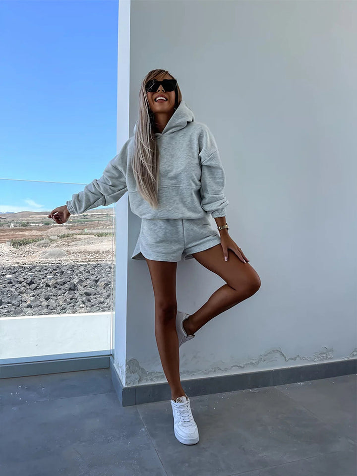 Damen lässiger Hoodie und kurze Shorts im minimalistischen Design Drune