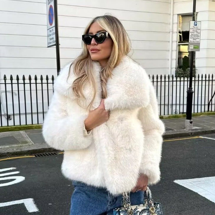 Damen Kurzboxy Kunstfelljacke mit breitem Schalkragen und langfaserigem Faux-Fur Drune