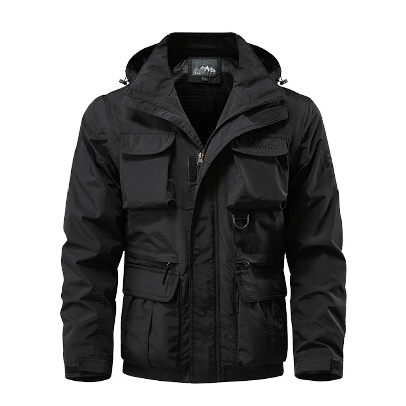 Herren nan multifunktionale Fieldjacke mit Kapuze, zahlreichen Klapp- und Reißverschlusstaschen sowie wind- und wasserabweisender Membran Drune