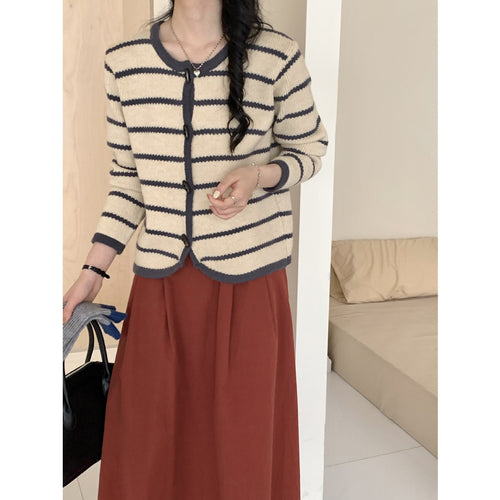 Damen Strickjacke mit maritimem Streifenmuster und großen Knöpfen Drune