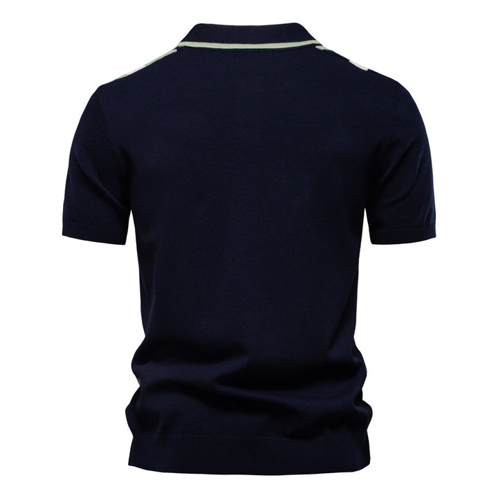 Herren nan retro-inspiriertes Strickpolo mit vertikaler Intarsienstruktur und offenem Kentkragen Drune