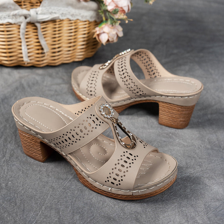 Damen Komfortable Plateau-Sandalen mit dekorativem Riemendesign und Schmuckdetail Drune