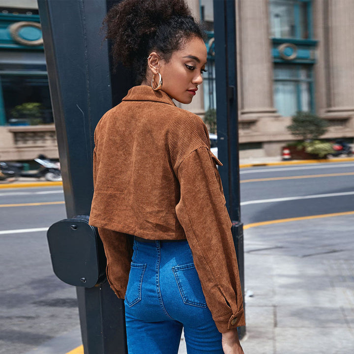 Damen cropped Cordjacke mit aufgesetzten Klappentaschen Hemdkragen und Knopfverschluss Drune