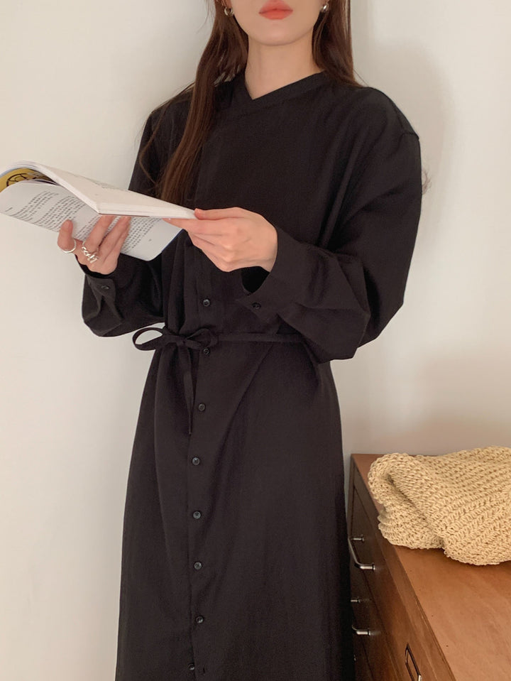 Damen Langes Shirtkleid mit V-Ausschnitt, durchgehender Knopfleiste und Taillengürtel Drune