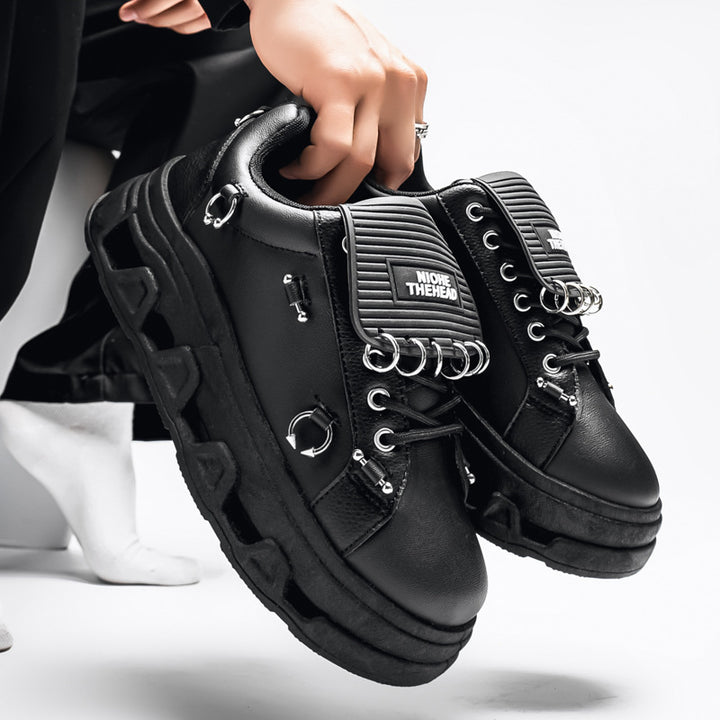 Unisex Plateau-Sneaker im Punk-Urban-Stil mit Metallringen und markanter Profilsohle Drune