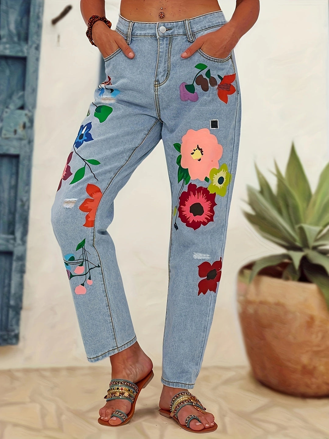 Damen Gerade geschnittene Jeans mit bunten Blumenapplikationen und leichten Destroy-Details Drune