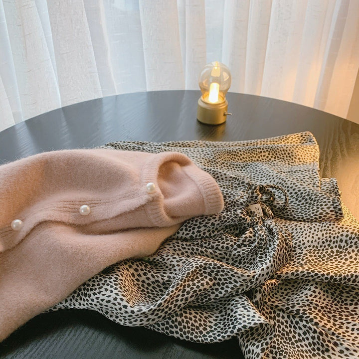 Damen Strickjacke mit edlen Perlenknöpfen und modernem Design Drune