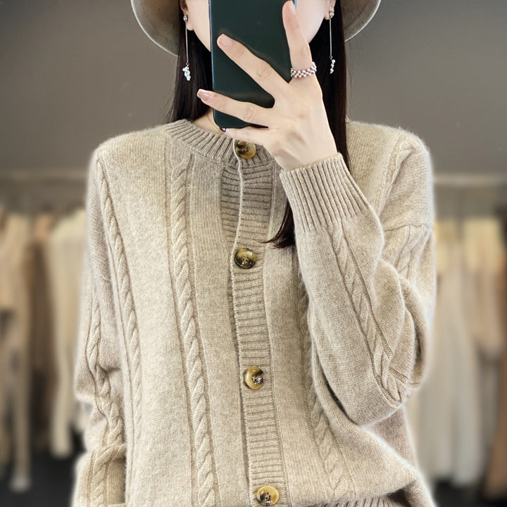 Damen Kaschmirähnlicher Zopfmuster‑Cardigan mit Rundhals und Hornoptikknöpfen Drune