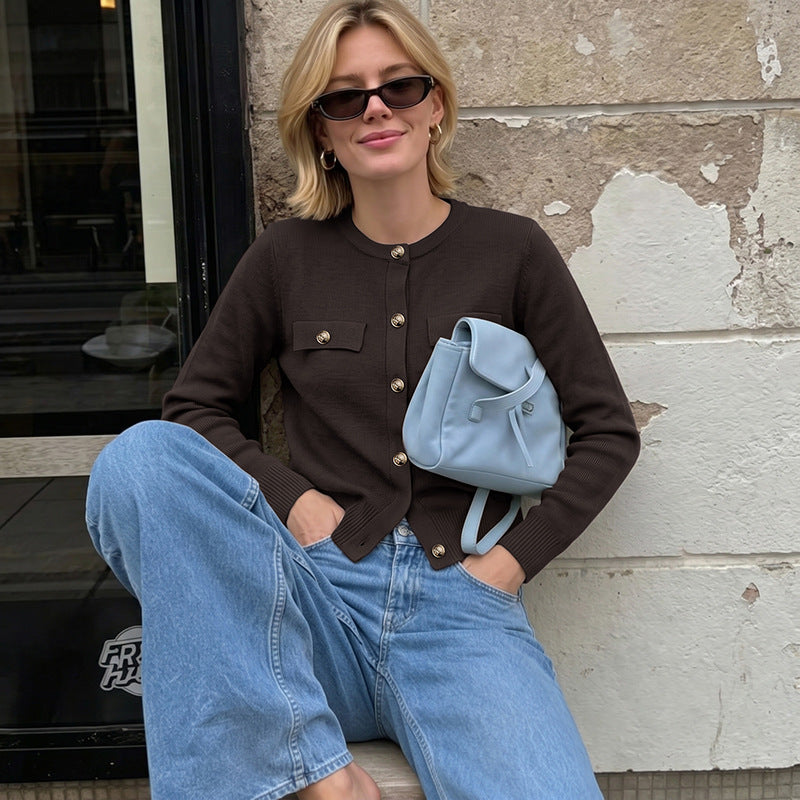 Damen Kurzgeschnittener Feinstrick-Cardigan mit Zierpatten und goldfarbenen Knöpfen Drune