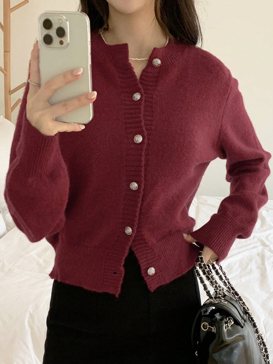 Damen kuschelige Strickjacke mit goldenen Knopfdetails und stilvollem V-Ausschnitt Drune