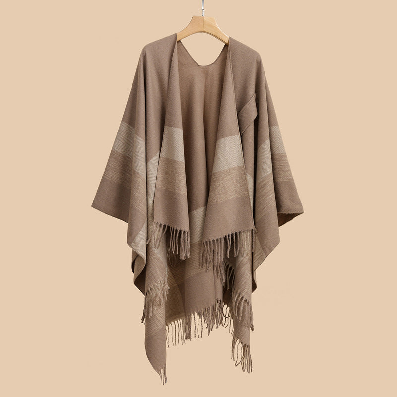 Damen Capeponcho aus Wollmix mit Ärmelschlitzen, offener Front und Fransenabschluss Drune