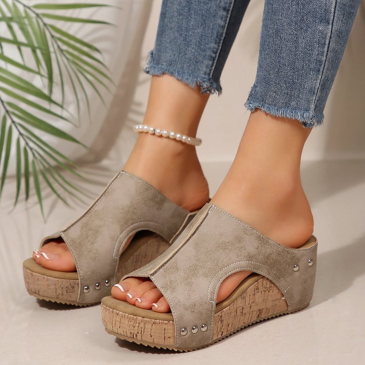 Damen nan Keilsandalette mit Fersenriemen, ergonomischem Fußbett, Korkoptik-Plateau und gepolstertem Zehenbereich Drune