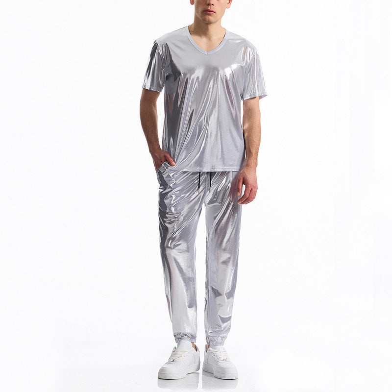Herren Sportliches Set aus glänzendem Material mit V-Ausschnitt Drune