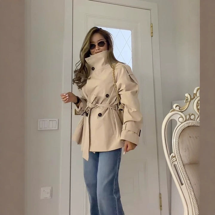 Damen Kurzer Boxy-Trenchcoat mit hohem Stehkragen, doppelreihiger Front & Taillengürtel Drune