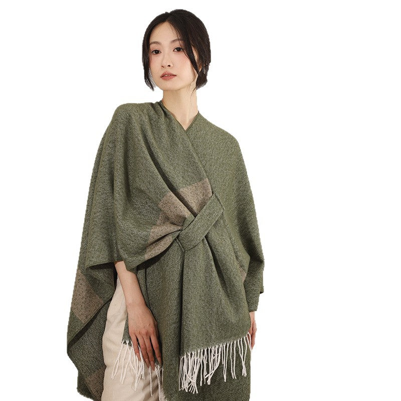 Damen Oversize-Capeponcho aus Wollmix mit diagonaler Kontrastkante und Fransen Drune