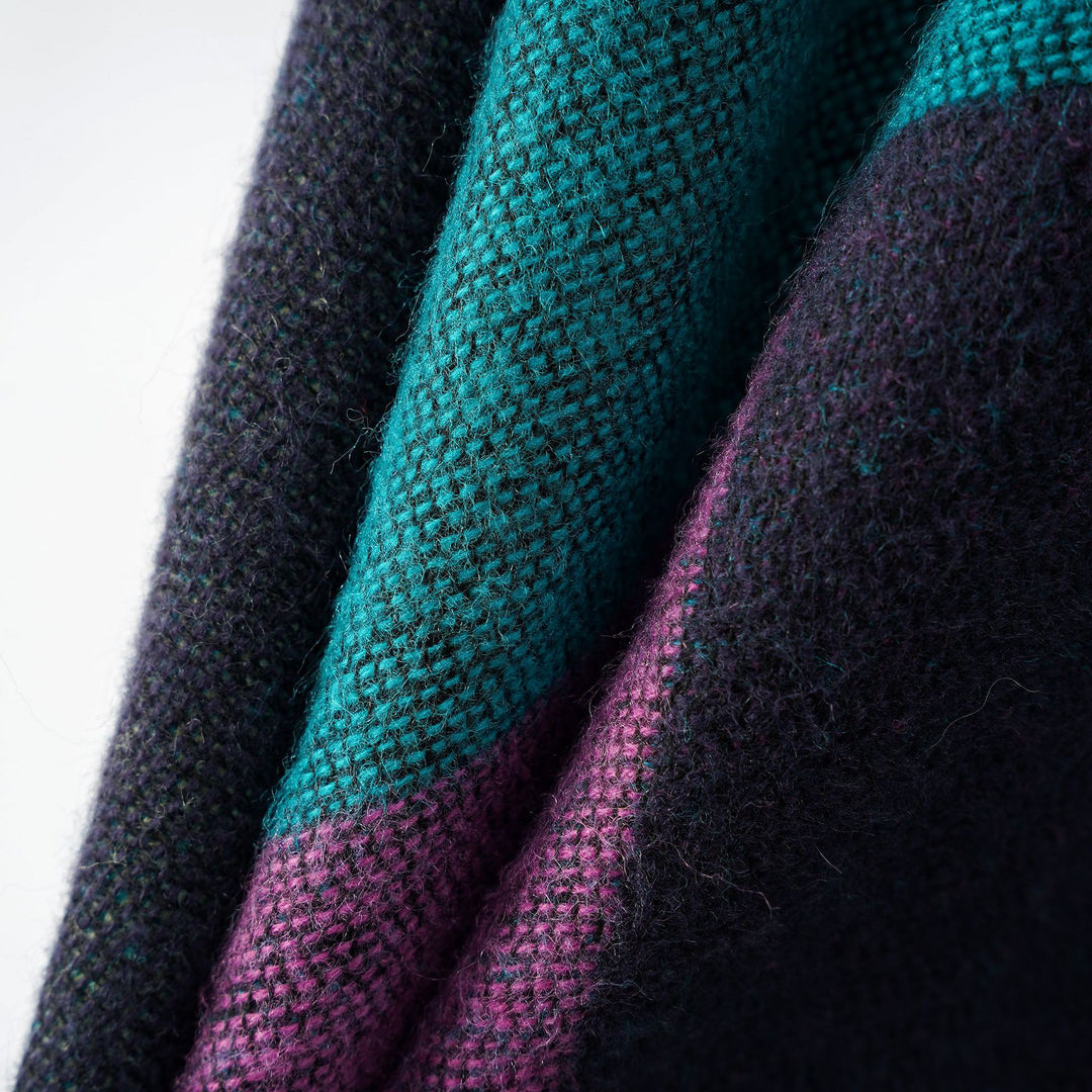 Damen Oversize-Capeponcho mit Kunstfellkragen und Colorblock-Jacquard Drune