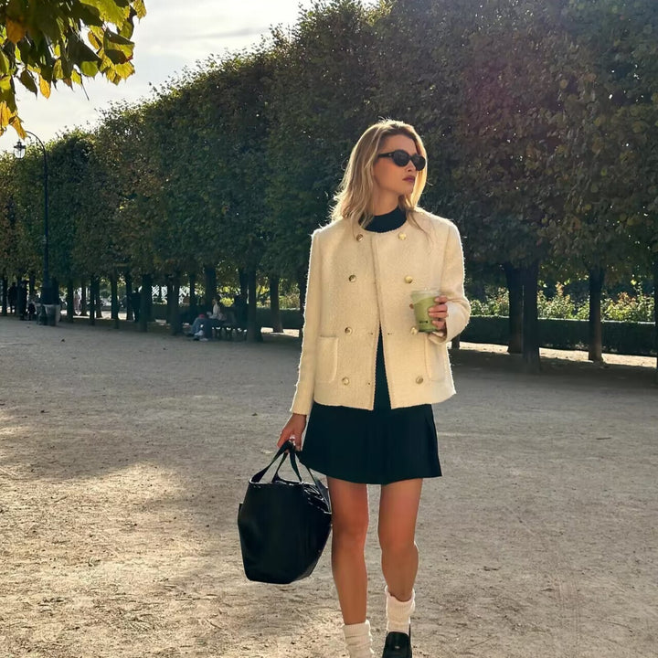 Damen nan elegante Bouclé-Jacke mit Rundhalsausschnitt, doppelter Zierknopfleiste und aufgesetzten Taschen Drune