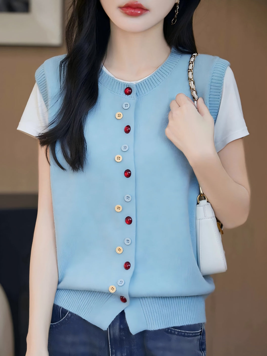 Damen Strickweste mit bunten Knopfdetails und feinem Material Drune