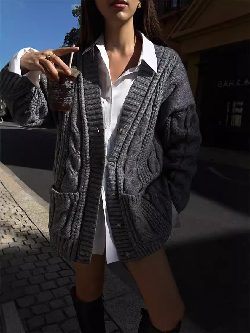 Damen Strickcardigan mit tiefem V-Ausschnitt und strukturiertem Zopfmuster Drune