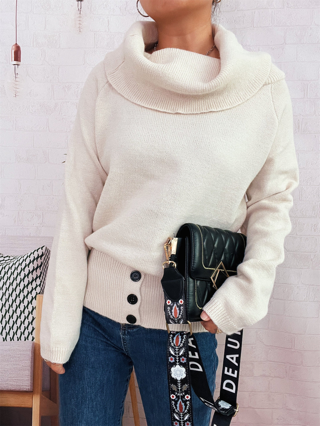Damen Strickpullover mit hochschließendem Kragen und seitlichen Knopfdetails Drune