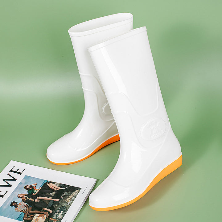 Damen Glänzende mittelhohe Regenstiefel aus PVC mit leichtem Keilabsatz Drune
