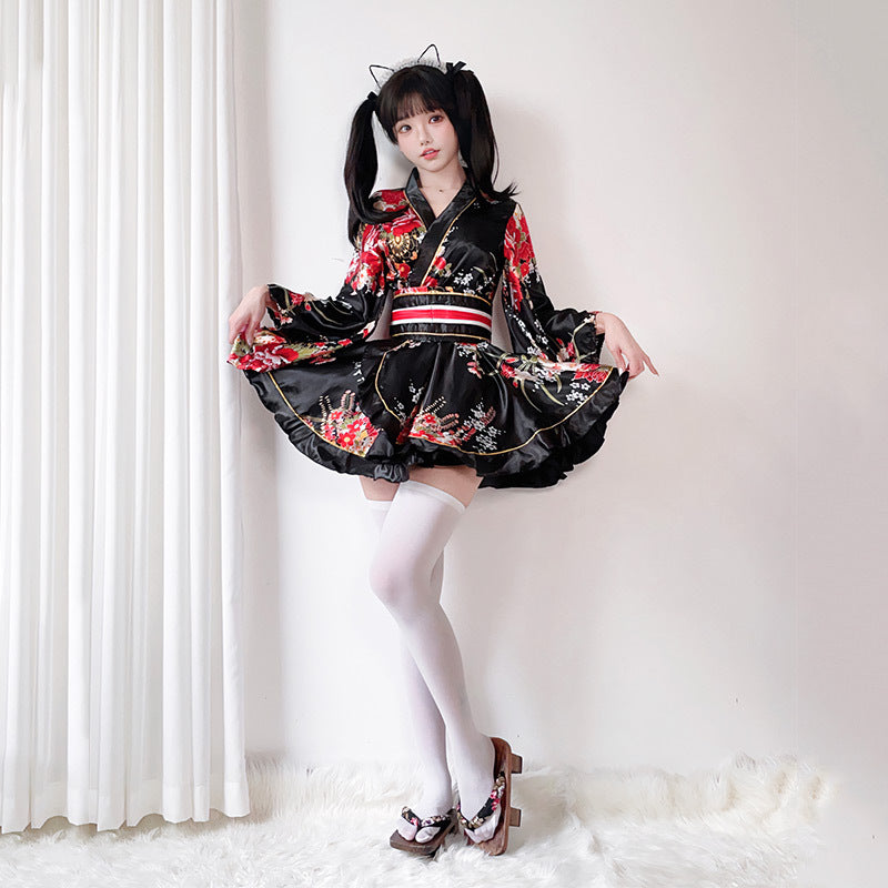 Damen Kimono Kleid mit einem verspielten Schnitt und floralen Akzenten Drune
