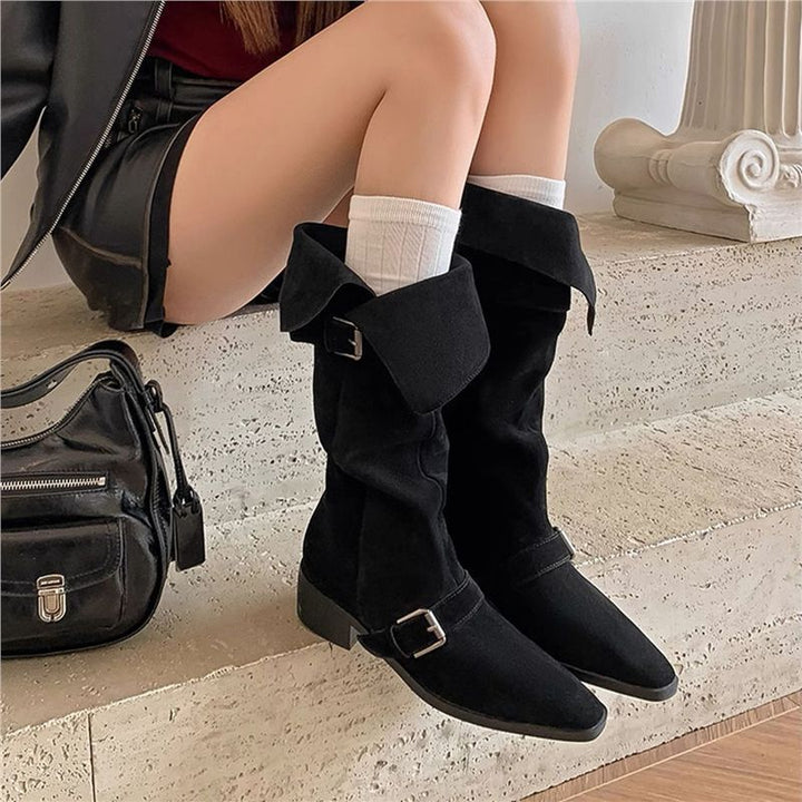 Damen Kniehohe Veloursleder-Slouch-Boots mit spitzer Zehenpartie, verstellbaren Zierschnallen und komfortablem Blockabsatz Drune