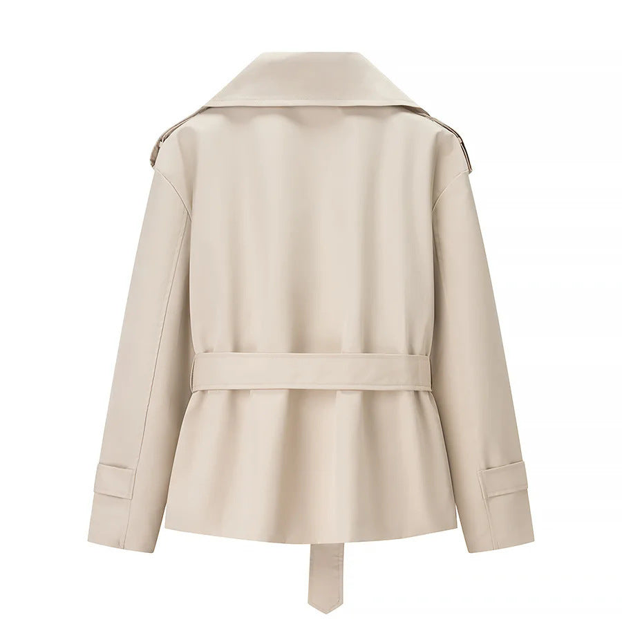 Damen nan kurzer taillierter Trenchcoat mit weitem Revers, Schulterklappen und Bindegürtel Drune