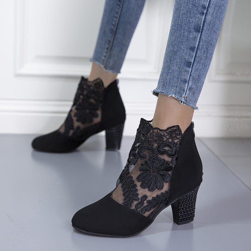 Damen Ankle-Boots mit floraler Spitze und samtiger Wildlederoptik mittelhoher Blockabsatz Drune