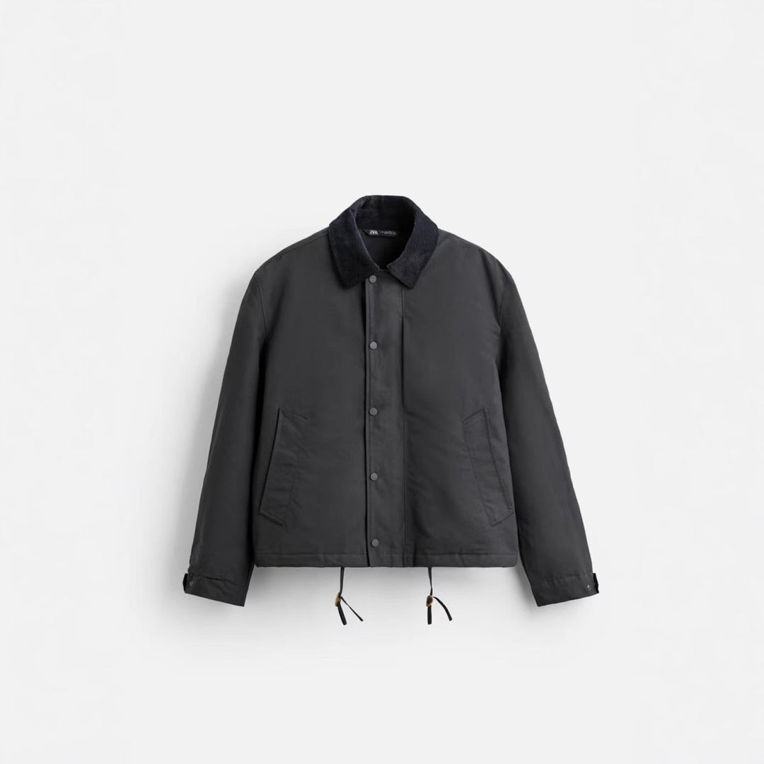 Herren Kurzblouson mit Cordkragen, Druckknopfleiste und Kordelzugsaum Drune