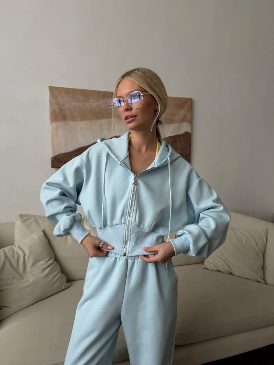 Damen gekürztes Reißverschluss-Hoodie mit Kapuze und hochgeschnittene Relax-Jogginghose mit elastischem Bund Drune