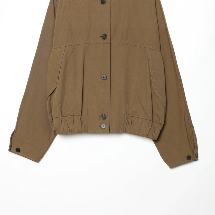 Damen nan kurze Utility-Cropped-Jacke mit hohem Stehkragen, Kordelzugtaillierung und durchgehender Knopfleiste Drune